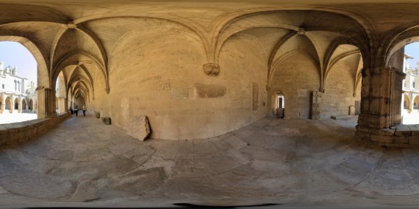 Cloitre de la cathédrale de Béziers