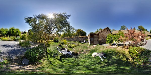 Le bassin d'ornement du jardin de Veillac