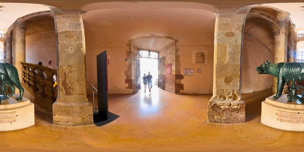 Grand escalier du Palais Vieux de Narbonne