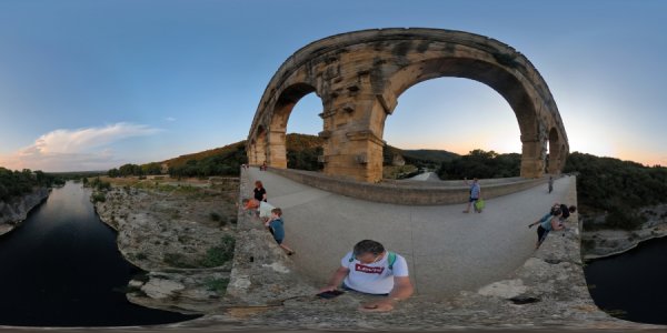 Sur la 2e arche du pont du Gard
