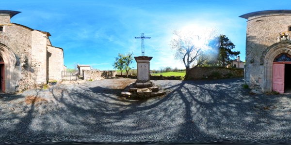 Portail de l'église Saint-Martin des Cormières au Vibal en Aveyron